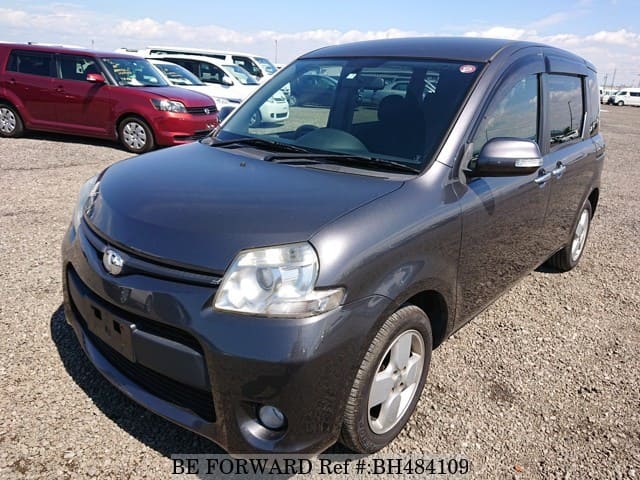 Toyota sienta 2011