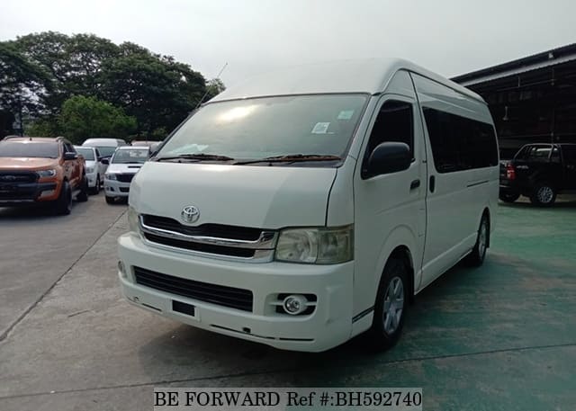 TOYOTA Hiace Commuter