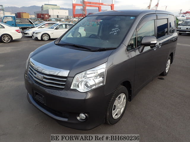 TOYOTA Noah