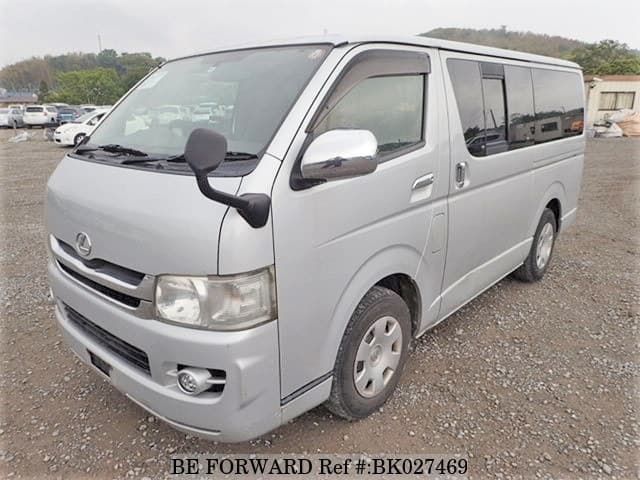 TOYOTA Regiusace Van