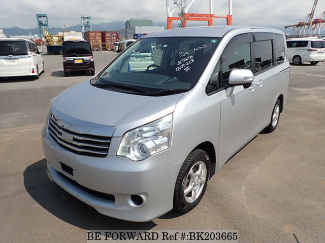 TOYOTA Noah