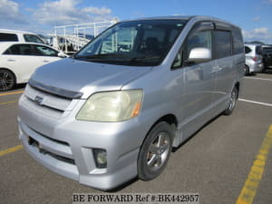 Used 2005 TOYOTA NOAH BK442957 for Sale