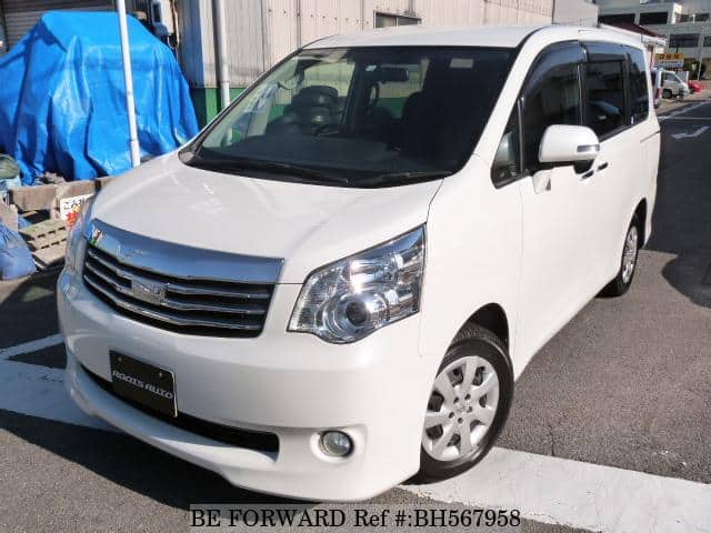 TOYOTA Noah