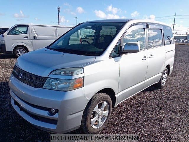 Used 2005 TOYOTA VOXY BK623889 for Sale