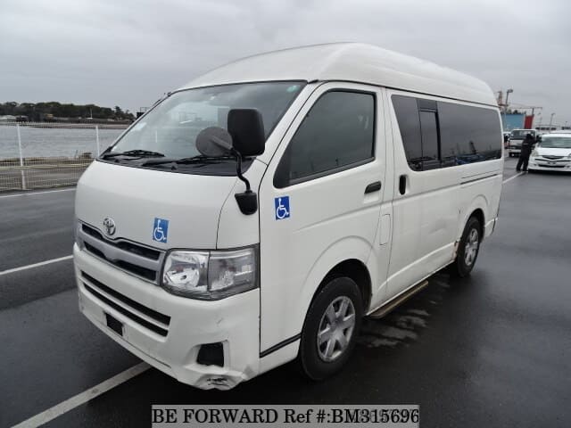 TOYOTA Regiusace Van