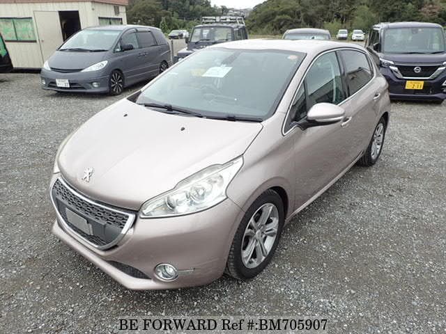 PEUGEOT 208