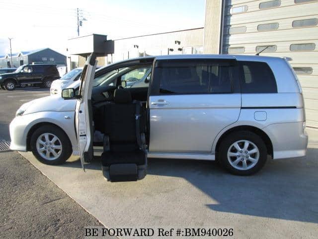 Toyota isis zgm15w Toyota isis zgm15w