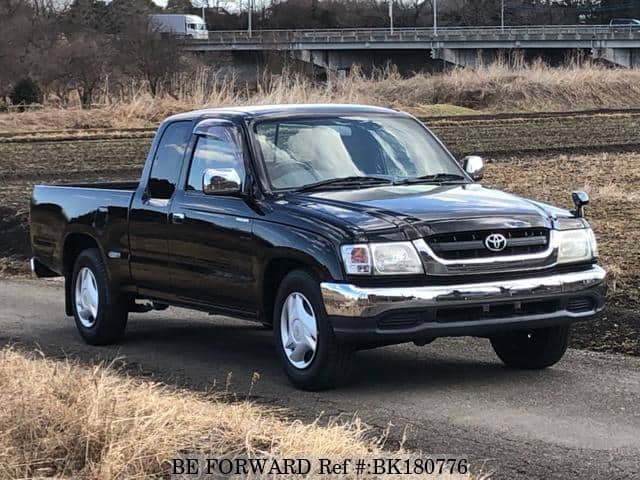 TOYOTA Hilux Sports Pickup