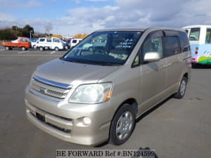Used 2004 TOYOTA NOAH BN124599 for Sale