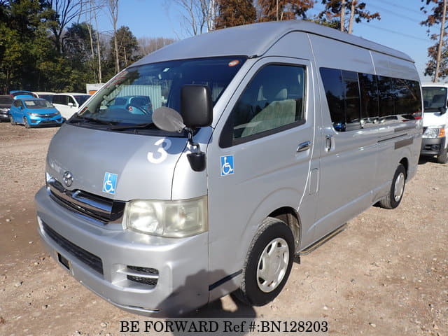 TOYOTA Hiace Commuter