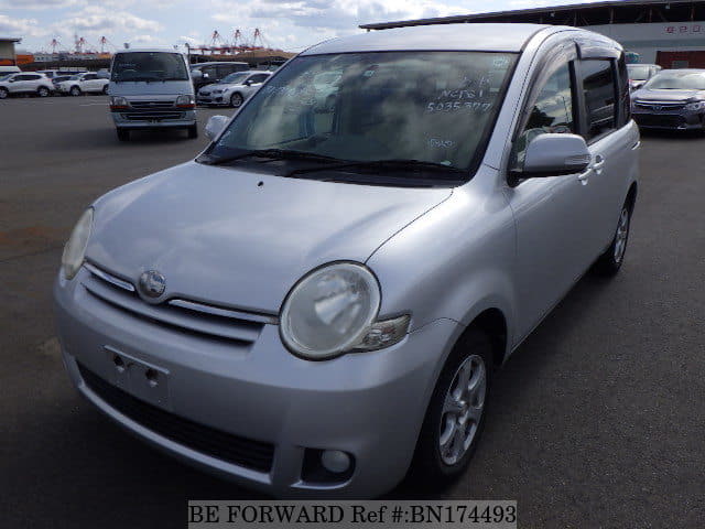 TOYOTA Sienta