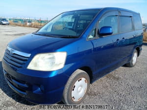 Used 2004 TOYOTA NOAH BN179817 for Sale