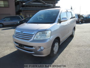 Used 2004 TOYOTA NOAH BN242720 for Sale