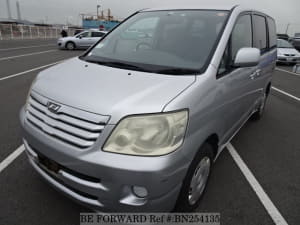 Used 2004 TOYOTA NOAH BN254135 for Sale