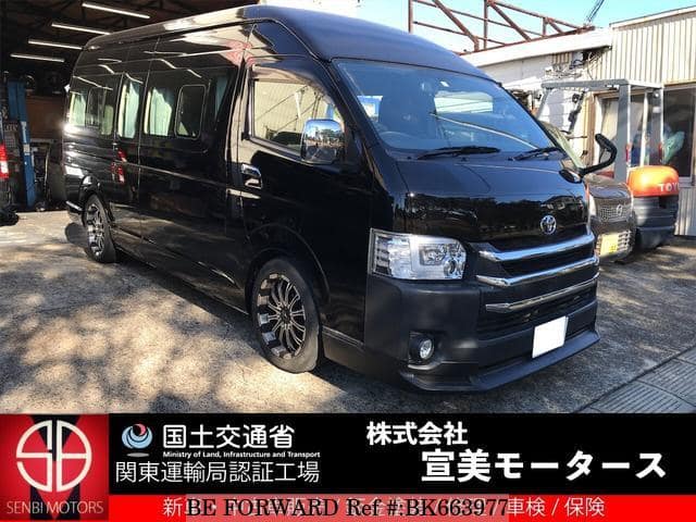 TOYOTA Hiace Commuter