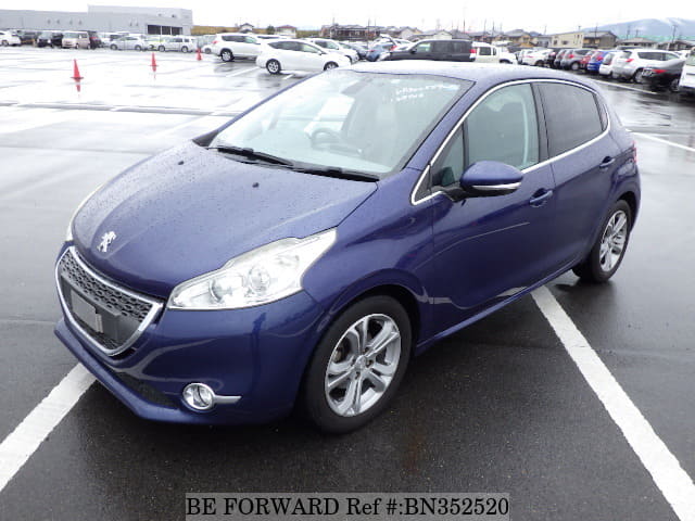 PEUGEOT 208