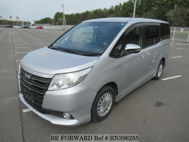 TOYOTA Noah Hybrid