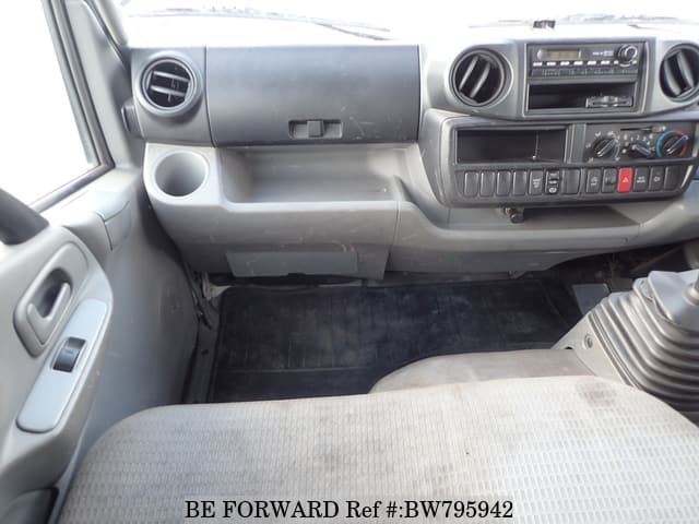 2014 HINO DUTRO image 25