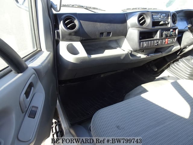 2018 HINO DUTRO image 24