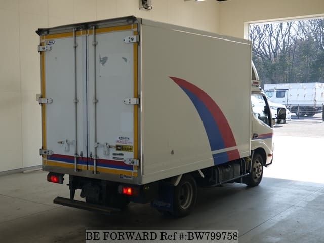 2017 HINO DUTRO image 2