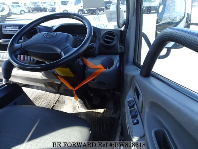 2014 HINO DUTRO image 24