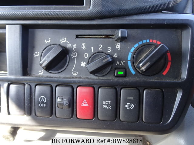 2014 HINO DUTRO image 30