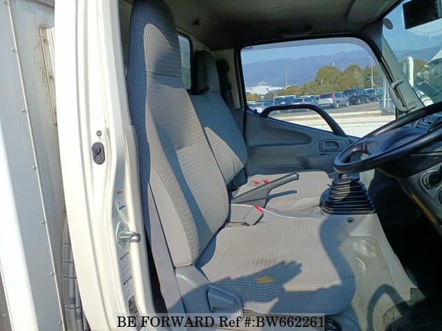 2016 HINO DUTRO image 17