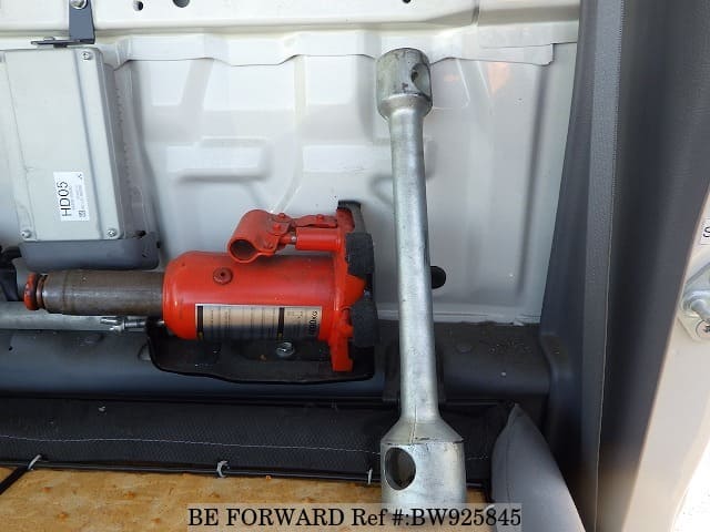 2014 HINO DUTRO image 21