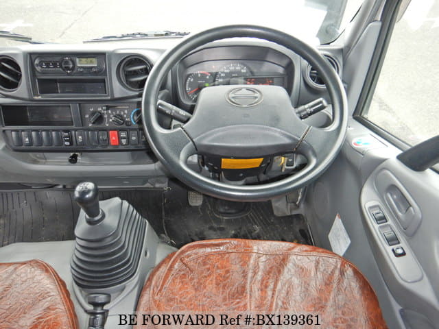 2017 HINO DUTRO image 25