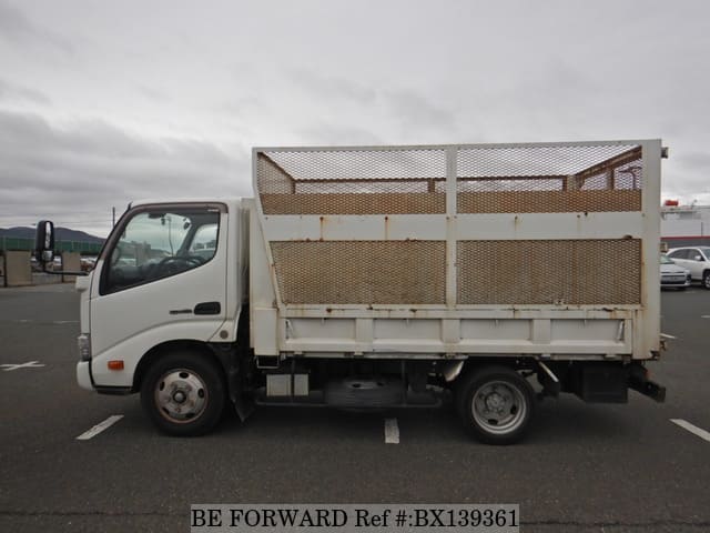 2017 HINO DUTRO image 2