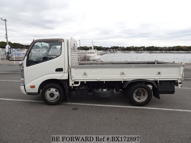 2013 HINO DUTRO image 2