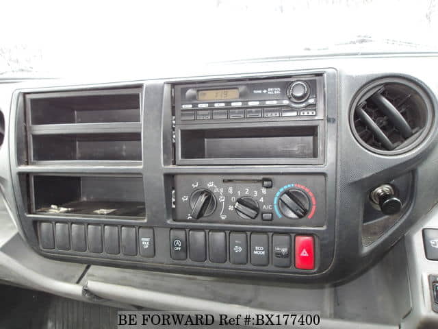 2014 HINO DUTRO image 28