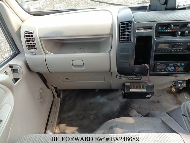 2005 HINO DUTRO image 25