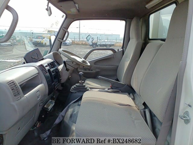 2005 HINO DUTRO image 18