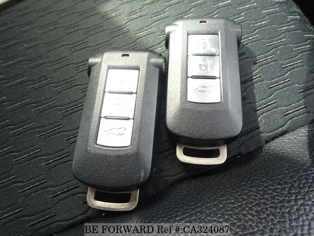 2015 MITSUBISHI Outlander PHEV DLA-GG2W GG2W-0105773