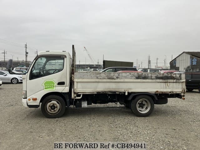 2013 HINO DUTRO image 2