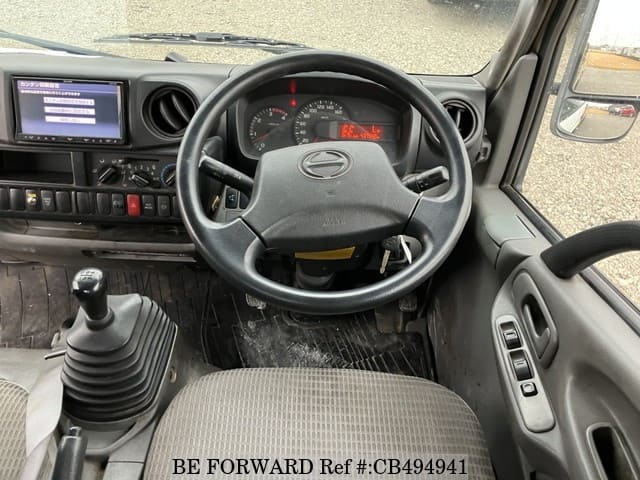 2013 HINO DUTRO image 23