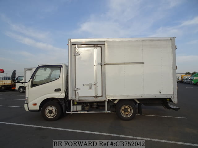 2012 HINO DUTRO image 2