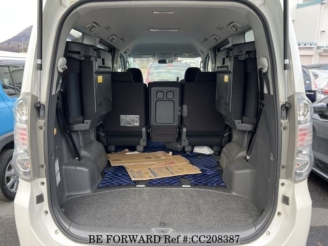 2009 TOYOTA VOXY Z image 4