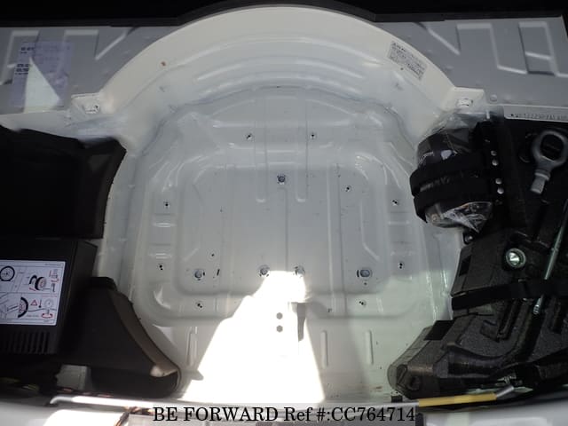 2010 PORSCHE CAYENNE image 29