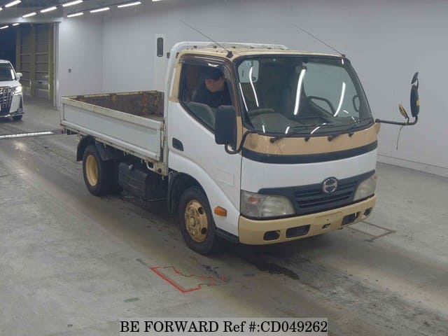 2010 HINO DUTRO image 4