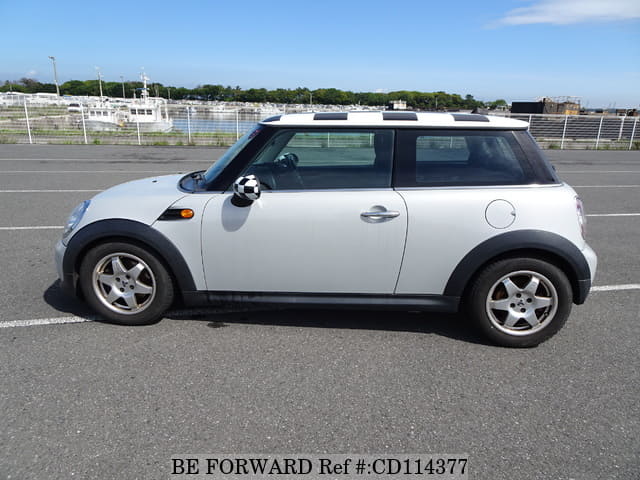 2011 BMW MINI COOPER image 2