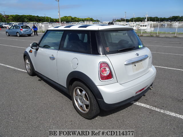2011 BMW MINI COOPER image 3