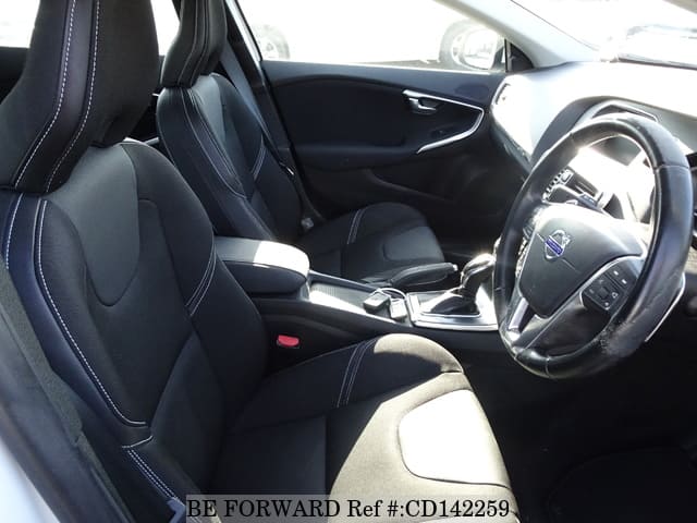 2016 VOLVO V40 D4 image 25