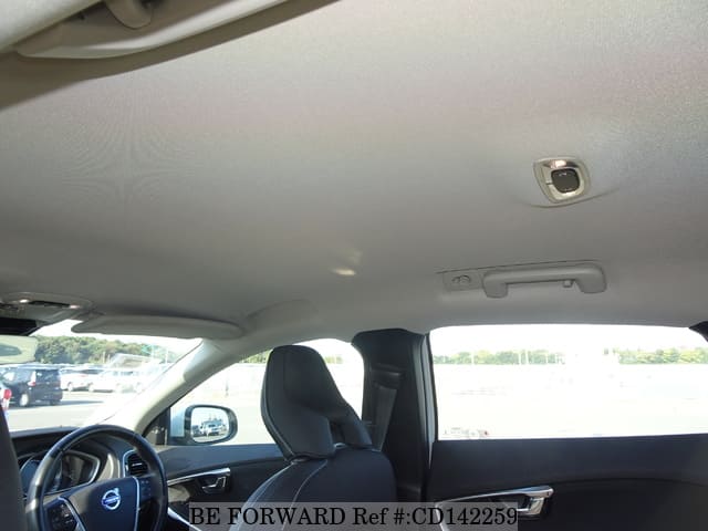 2016 VOLVO V40 D4 image 24
