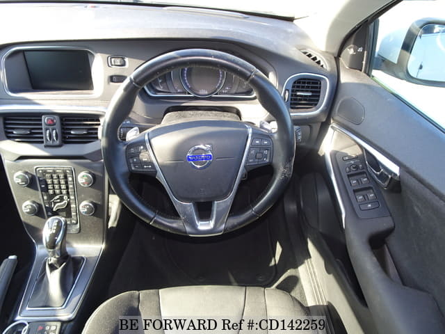 2016 VOLVO V40 D4 image 30