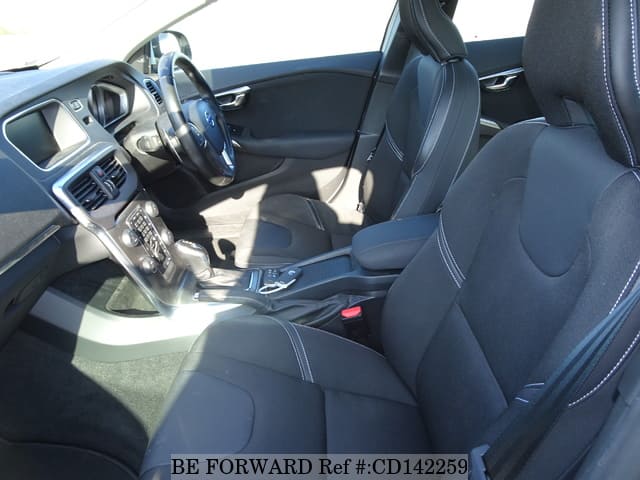 2016 VOLVO V40 D4 image 26
