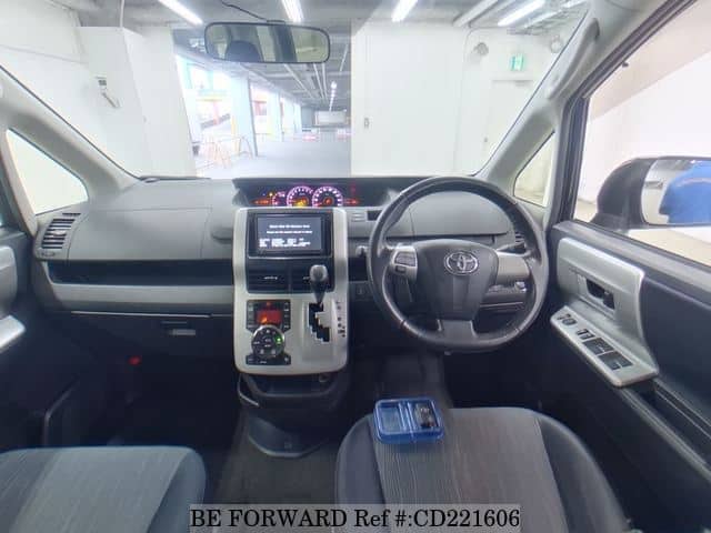 2012 TOYOTA VOXY ZS image 4