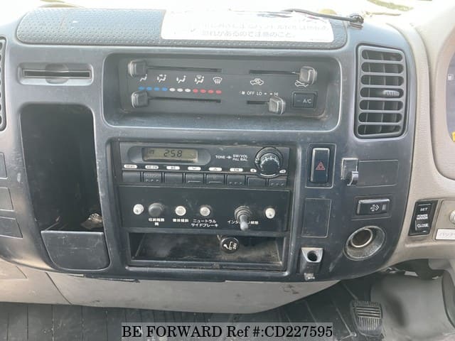 2009 HINO DUTRO image 27