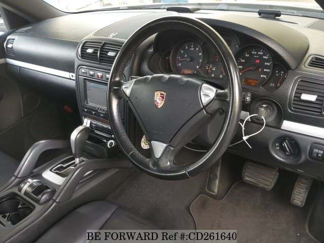 2010 PORSCHE CAYENNE image 3
